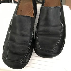 Black Keen slip-on loafers - VGUC - sz 7.5 38